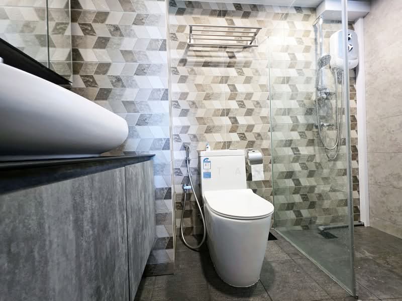 134 Edgedale Plains HDB Flat For Sale at S$ 680,000 | PropertyGuru Singapore - Bathroom