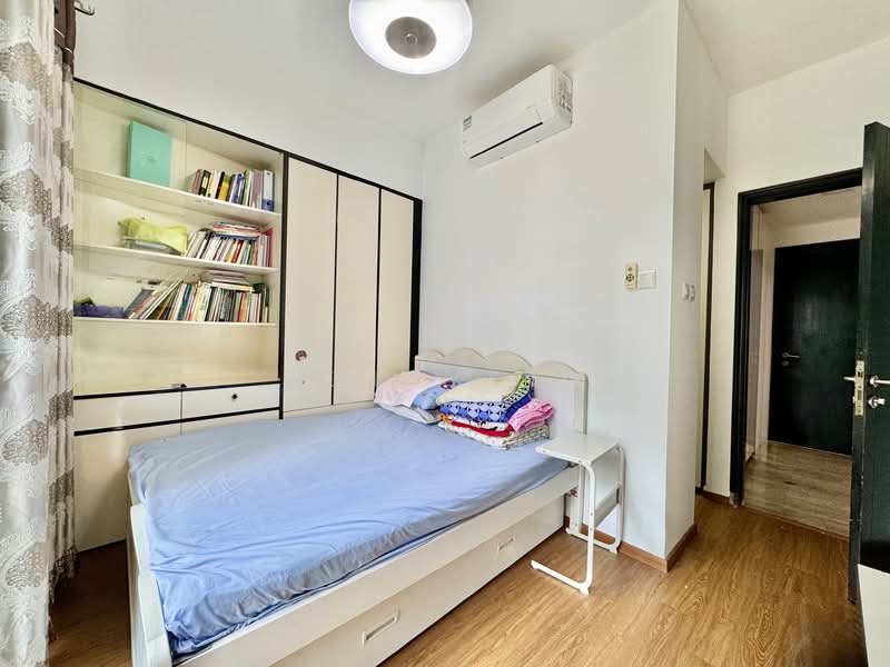 4 bedroom unit near Beauty World MRT and Pei Hwa Primary, , 4 Bedrooms, 1,033 sqft, Condominium For Rent, by Benny Ng, 500101407 - Master Bedroom - PropertyGuru.com.sg
