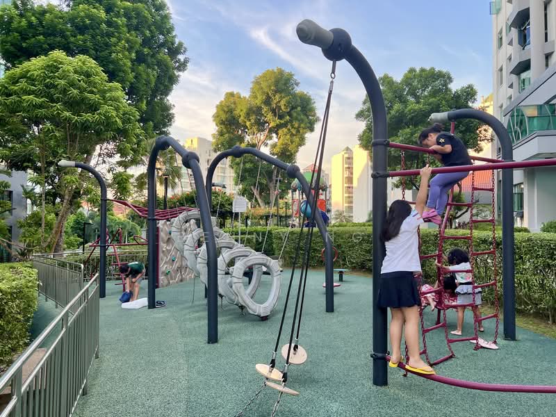 4 bedroom unit near Beauty World MRT and Pei Hwa Primary, , 4 Bedrooms, 1,033 sqft, Condominium For Rent, by Benny Ng, 500101407 - Children Playground 2 - PropertyGuru.com.sg