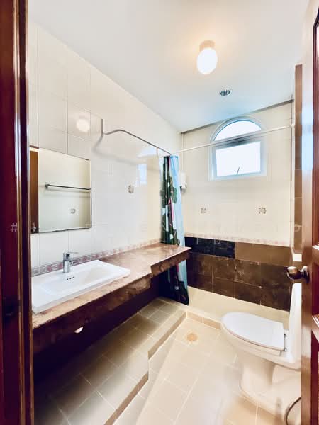 353 Upper Paya Lebar Road, , Studio, 400 sqft, Terraced House For Rent, by Trudy Tan, 500101409 - Bathroom - PropertyGuru.com.sg