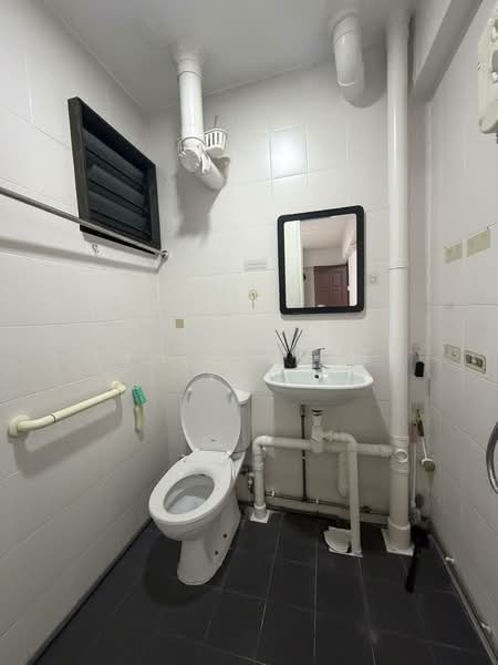 336 Ang Mo Kio Avenue 1, 336 Ang Mo Kio Avenue 1, Room Rental, 135 sqft, HDB Flat For Rent, by Christopher Yap, 500101412 - Bathroom - PropertyGuru.com.sg