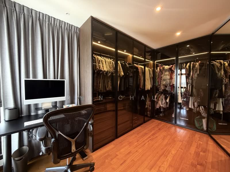 25B Jalan Membina HDB Flat For Sale at S$ 1,350,000 | PropertyGuru Singapore - Walk In Wardrobe