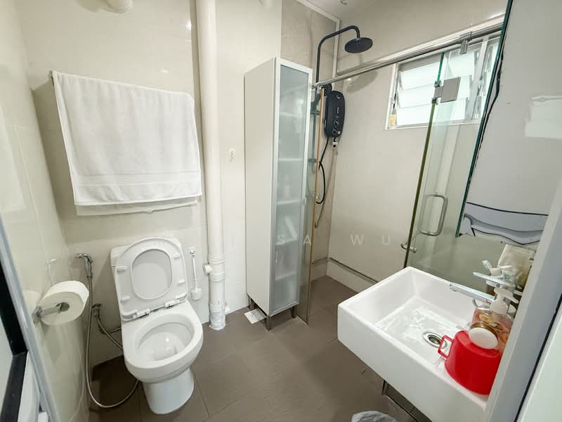 14 Joo Seng Road, 14 Joo Seng Road, 4 Bedrooms, 1,421 sqft, HDB Flat For Rent, by Melissa Wu, 500101415 - Master Bathroom - PropertyGuru.com.sg