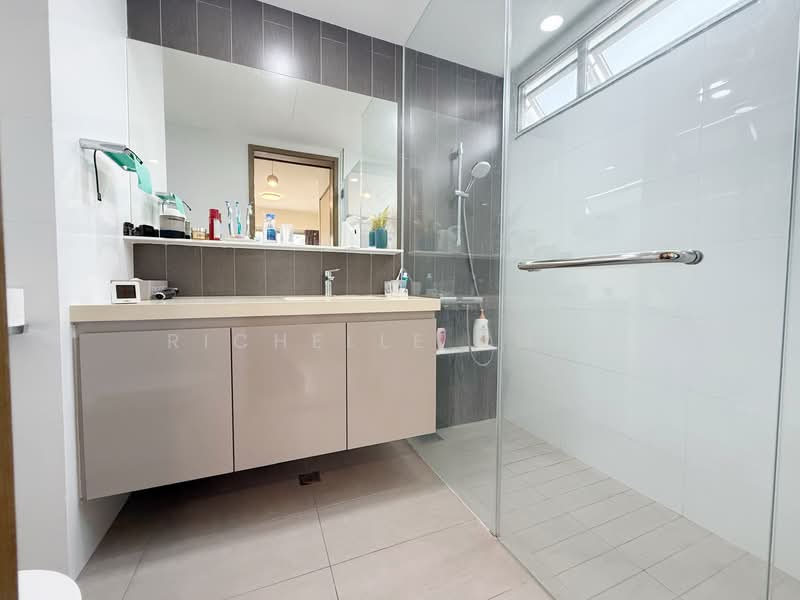 CityLife @ Tampines, 51 Tampines Central 7, 3 Bedrooms, 1,195 sqft, Executive Condominium For Sale, by Richelle Chua, 500101423 - Bathroom - PropertyGuru.com.sg