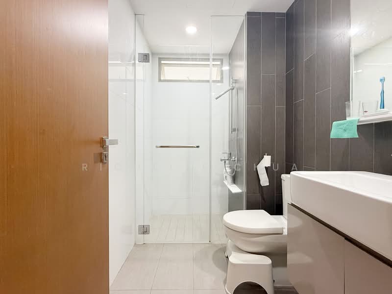 CityLife @ Tampines, 51 Tampines Central 7, 3 Bedrooms, 1,195 sqft, Executive Condominium For Sale, by Richelle Chua, 500101423 - Bathroom - PropertyGuru.com.sg