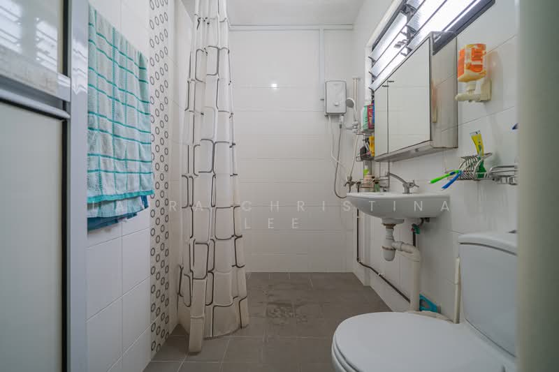 160 Bukit Batok Street 11, 160 Bukit Batok Street 11, 3 Bedrooms, 1,130 sqft, HDB Flat For Sale, by Laura Christina Lee, 500101435 - Bathroom - PropertyGuru.com.sg