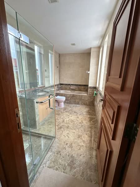 Tai Keng Place, , 5 Bedrooms, 6,500 sqft, Corner Terrace For Sale, by Alan Lim, 500101446 - Bathroom - PropertyGuru.com.sg