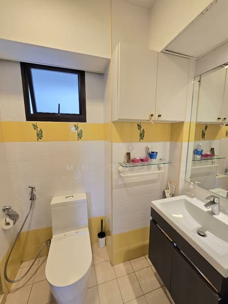 405C Fernvale Lane HDB Flat For Sale at S$ 650,000 | PropertyGuru Singapore - Bathroom