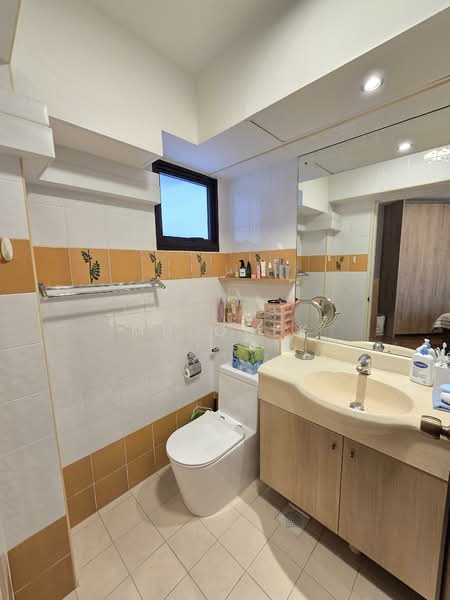 405C Fernvale Lane HDB Flat For Sale at S$ 650,000 | PropertyGuru Singapore - Bathroom