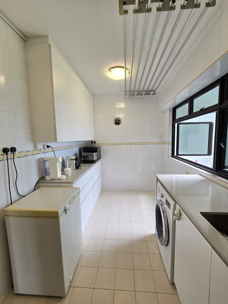 405C Fernvale Lane HDB Flat For Sale at S$ 650,000 | PropertyGuru Singapore - Kitchen