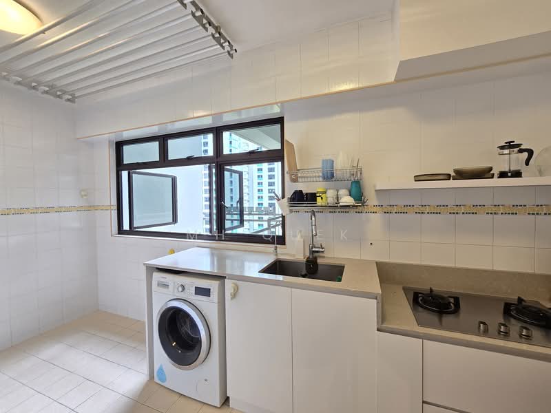 405C Fernvale Lane HDB Flat For Sale at S$ 650,000 | PropertyGuru Singapore - Kitchen