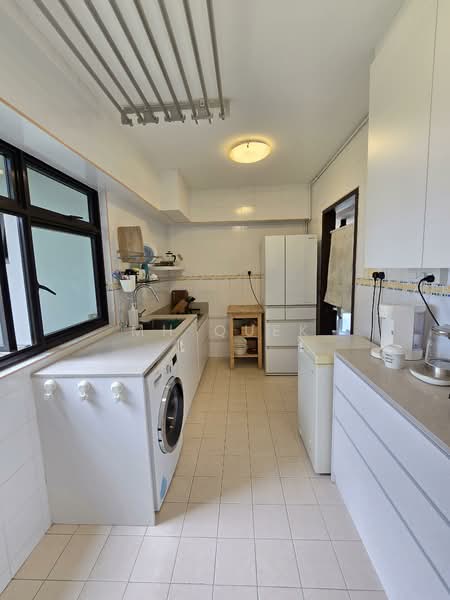 405C Fernvale Lane HDB Flat For Sale at S$ 650,000 | PropertyGuru Singapore - Kitchen