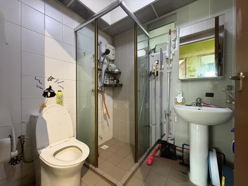 178C Rivervale Crescent HDB Flat For Sale at S$ 640,000 | PropertyGuru Singapore - Bathroom