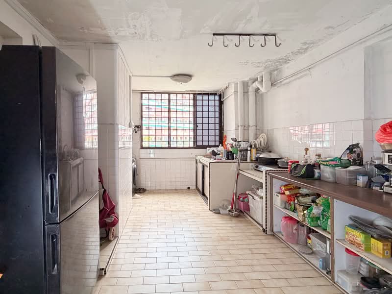 528 Bukit Batok Street 51 HDB Flat For Sale at S$ 405,000 | PropertyGuru Singapore - Kitchen