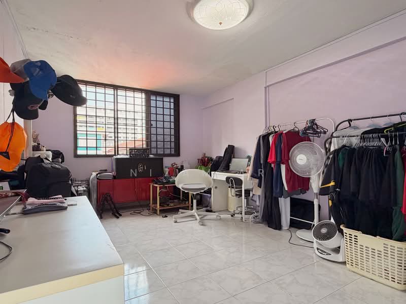 528 Bukit Batok Street 51 HDB Flat For Sale at S$ 405,000 | PropertyGuru Singapore - Bedroom