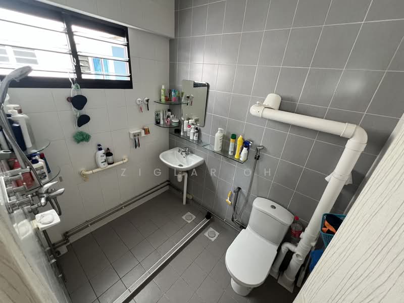 284 Tampines Street 22, 284 Tampines Street 22, 3 Bedrooms, 1,194 sqft, HDB Flat For Sale, by Ziglar Oh, 500101474 - Bathroom - PropertyGuru.com.sg