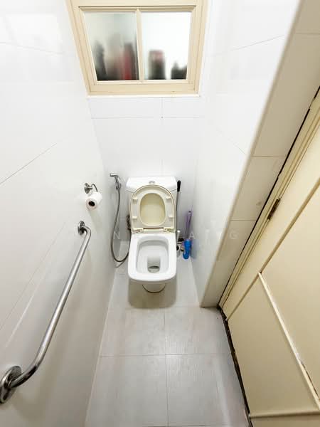 Park Villas Terraced House For Sale at S$ 3,500,000 | PropertyGuru Singapore - Bathroom