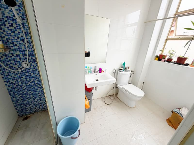 Park Villas Terraced House For Sale at S$ 3,500,000 | PropertyGuru Singapore - Bathroom