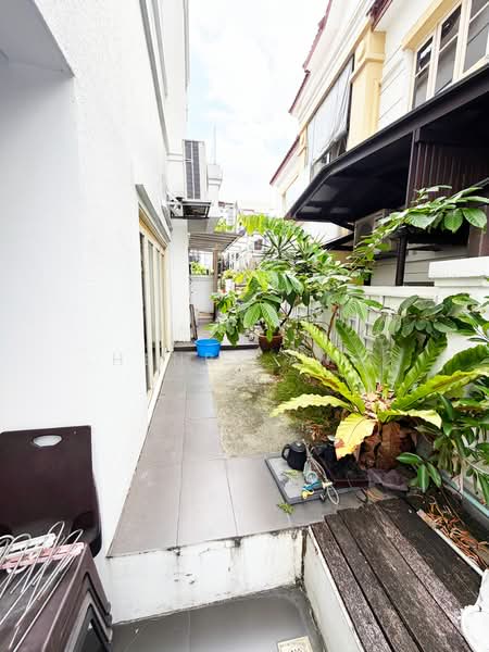 Park Villas Terraced House For Sale at S$ 3,500,000 | PropertyGuru Singapore - Exterior