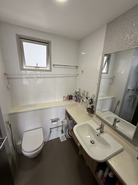Heron Bay, 51 Upper Serangoon View, 3 Bedrooms, 1,033 sqft, Executive Condominium For Sale, by Wah Wah Hlaing, 500101481 - Bathroom - PropertyGuru.com.sg