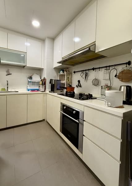 Heron Bay, 51 Upper Serangoon View, 3 Bedrooms, 1,033 sqft, Executive Condominium For Sale, by Wah Wah Hlaing, 500101481 - Kitchen - PropertyGuru.com.sg