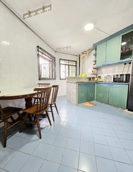 256 Compassvale Road HDB Flat For Sale at S$ 688,000 | PropertyGuru Singapore - Kitchen