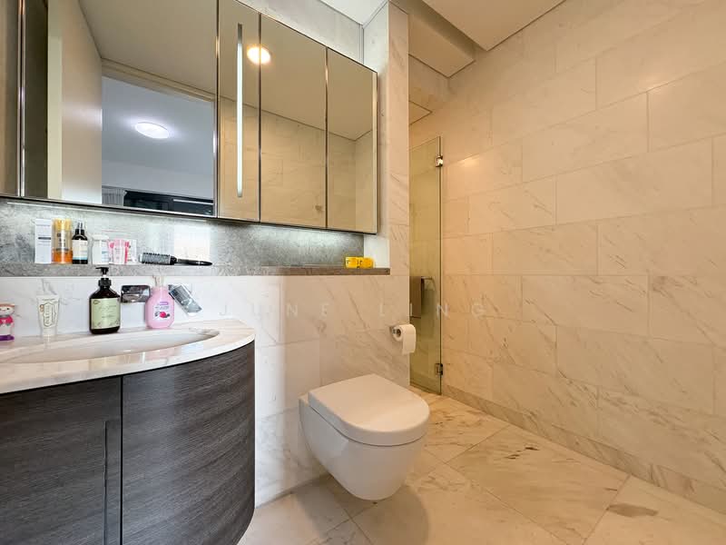 DUO Residences, 1 Fraser Street, 2 Bedrooms, 1,012 sqft, Apartment For Rent, by June Ling, 500101483 - Bathroom - PropertyGuru.com.sg