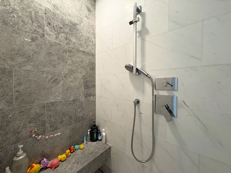 DUO Residences, 1 Fraser Street, 2 Bedrooms, 1,012 sqft, Apartment For Rent, by June Ling, 500101483 - Bathroom - PropertyGuru.com.sg