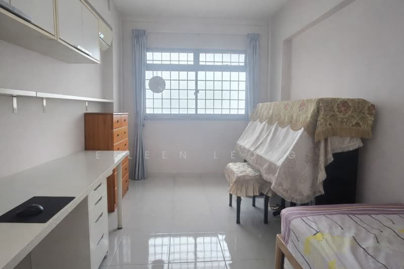 504 Woodlands Drive 14 HDB Flat For Sale at S$ 695,000 | PropertyGuru Singapore - Bedroom1/1 - Original