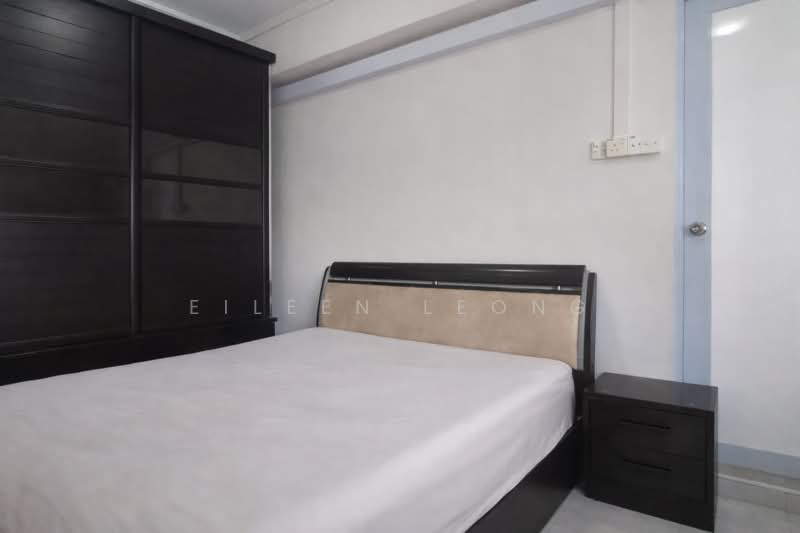 504 Woodlands Drive 14 HDB Flat For Sale at S$ 695,000 | PropertyGuru Singapore - Master Room - Original