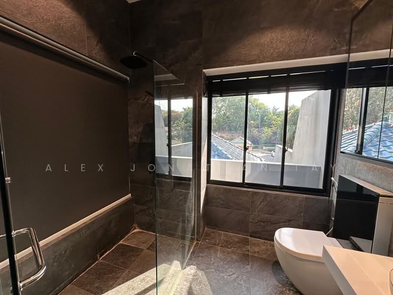 Sunrise Avenue, Sunrise Avenue, 4 Bedrooms, 3,265 sqft, Semi-Detached House For Sale, by Alex Jonathan Tay, 500101490 - Bathroom - PropertyGuru.com.sg