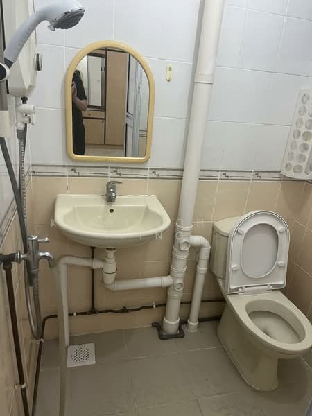 305 Shunfu Road HDB Flat For Sale at S$ 568,000 | PropertyGuru Singapore - Bathroom