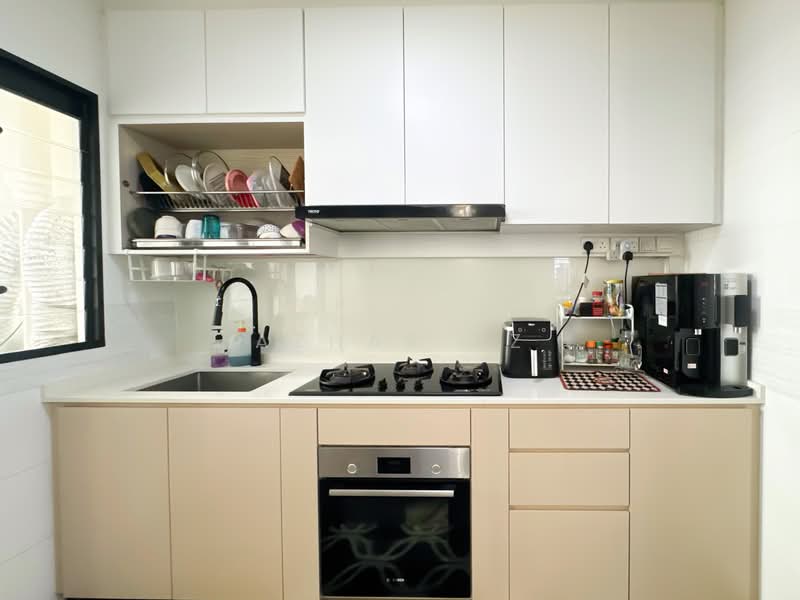 468A Bukit Batok West Avenue 9 HDB Flat For Sale at S$ 670,000 | PropertyGuru Singapore - Kitchen