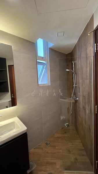 Robertson 100, 100 Robertson Quay, 2 Bedrooms, 936 sqft, Apartment For Rent, by Julie Cheak, 500101499 - Guest Bathroom - PropertyGuru.com.sg