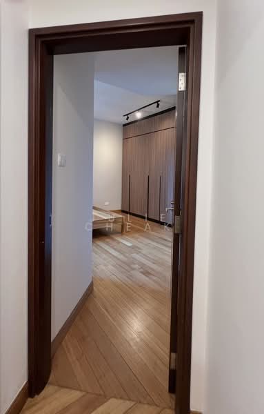 Robertson 100, 100 Robertson Quay, 2 Bedrooms, 936 sqft, Apartment For Rent, by Julie Cheak, 500101499 - Master Bedroom Entrance Foyer - PropertyGuru.com.sg