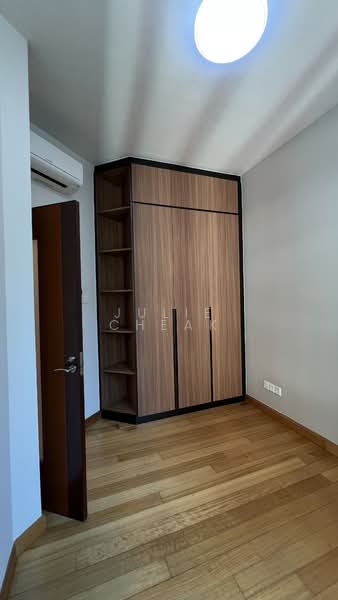 Robertson 100, 100 Robertson Quay, 2 Bedrooms, 936 sqft, Apartment For Rent, by Julie Cheak, 500101499 - 2nd Bedroom  - PropertyGuru.com.sg