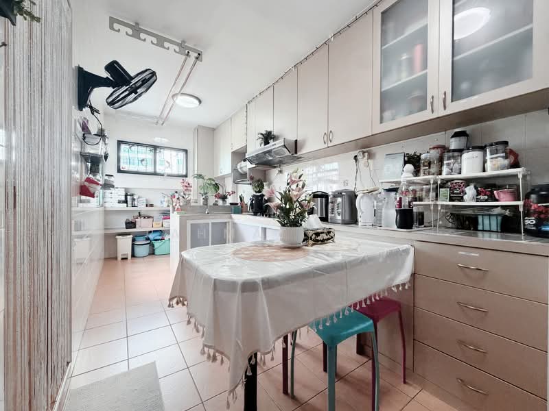 176D Edgefield Plains, 176D Edgefield Plains, 3 Bedrooms, 915 sqft, HDB Flat For Sale, by Rahmat MBA, 500101507 - Kitchen - PropertyGuru.com.sg