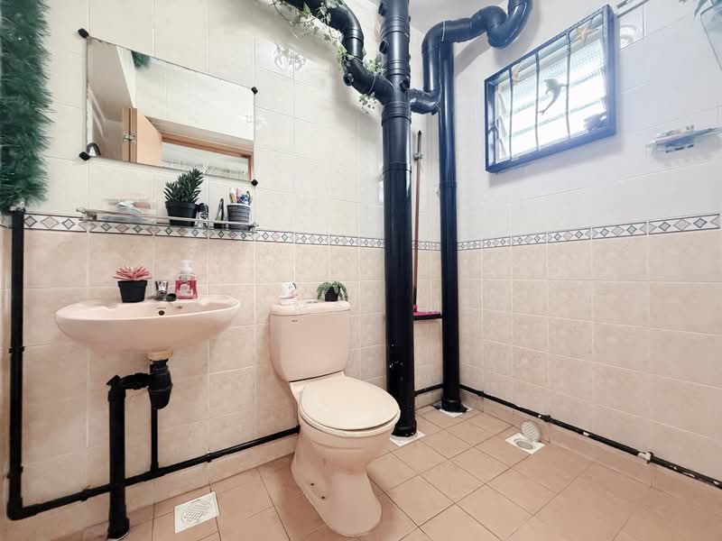 176D Edgefield Plains, 176D Edgefield Plains, 3 Bedrooms, 915 sqft, HDB Flat For Sale, by Rahmat MBA, 500101507 - Bathroom - PropertyGuru.com.sg