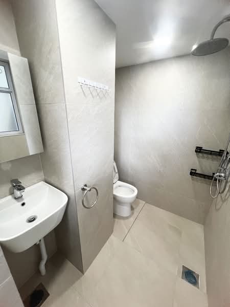 Lucky Plaza, 304 Orchard Road, Room Rental, 100 sqft, Apartment For Rent, by Alan Loh, 500101510 - Bathroom - PropertyGuru.com.sg