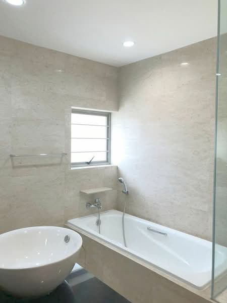 The Shelford, 1 Shelford Road, 3 Bedrooms, 1,786 sqft, Condominium For Rent, by Lynn Er, 500101517 - Bathroom - PropertyGuru.com.sg