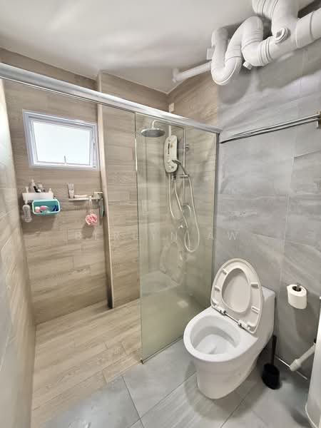 359B Admiralty Drive HDB Flat For Sale at S$ 650,000 | PropertyGuru Singapore - Bathroom