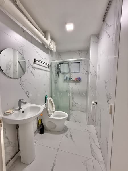 359B Admiralty Drive HDB Flat For Sale at S$ 650,000 | PropertyGuru Singapore - Bathroom