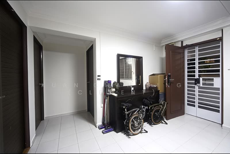 348 Bukit Batok Street 34 HDB Flat For Sale at S$ 498,000 | PropertyGuru Singapore - Entrance
