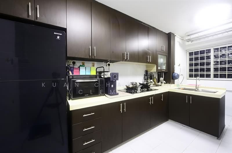 348 Bukit Batok Street 34 HDB Flat For Sale at S$ 498,000 | PropertyGuru Singapore - Kitchen
