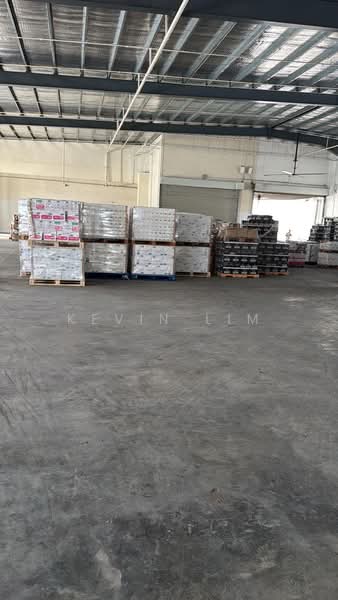 CHEAP WAREHOUSE 20 | 40 Footer Accessible, , 17,000 sqft, Factory / Workshop (B2) For Rent, by Kevin Lim, 500101525 - Interior - CommercialGuru.com.sg