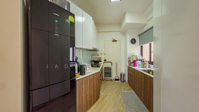 Bayshore Park Condominium For Sale at S$ 1,400,000 | PropertyGuru Singapore - Kitchen
