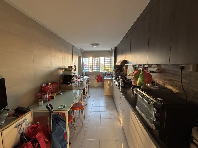 236 Serangoon Avenue 3 HDB Flat For Sale at S$ 800,000 | PropertyGuru Singapore - Kitchen