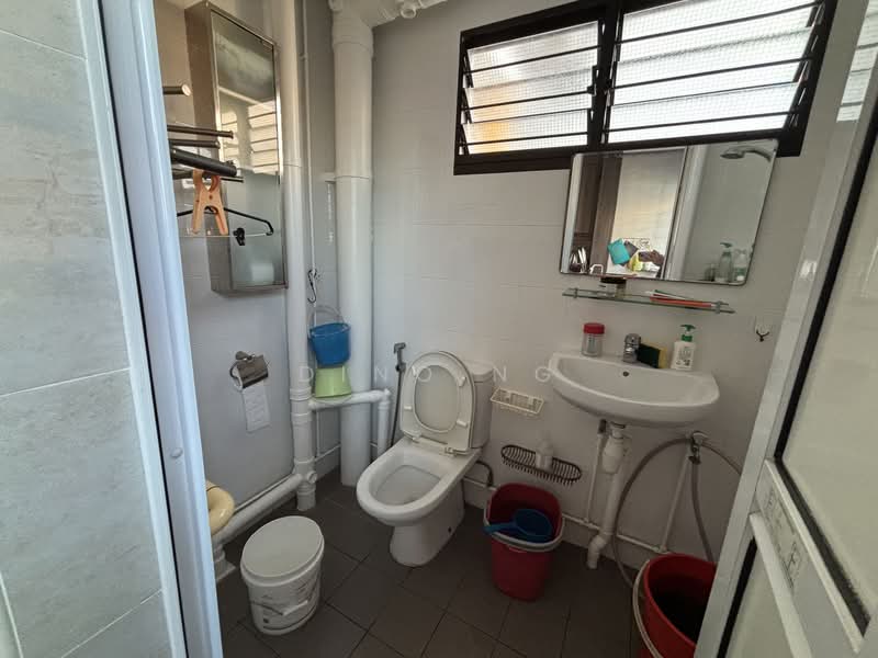236 Serangoon Avenue 3 HDB Flat For Sale at S$ 800,000 | PropertyGuru Singapore - Bathroom