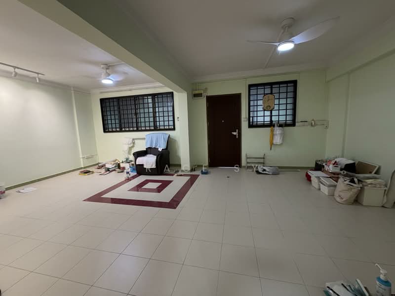 523 Serangoon North Avenue 4 HDB Flat For Sale at S$ 675,000 | PropertyGuru Singapore - Living Room