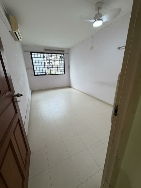 523 Serangoon North Avenue 4, 523 Serangoon North Avenue 4, 3 Bedrooms, 1,119 sqft, HDB Flat For Sale, by Grace Sy, 500101558 - Common bedroom - PropertyGuru.com.sg